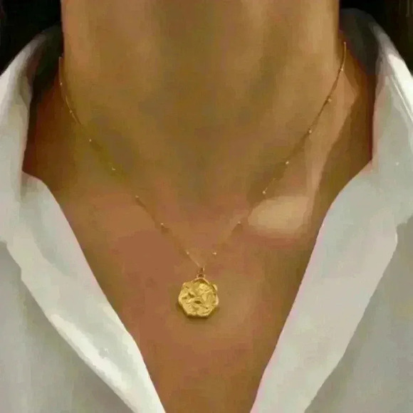 18k Gold-Filled Floral Pendant Necklace - Picture 1 of 4